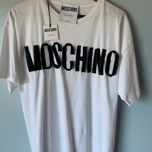 Moschino zipper logo